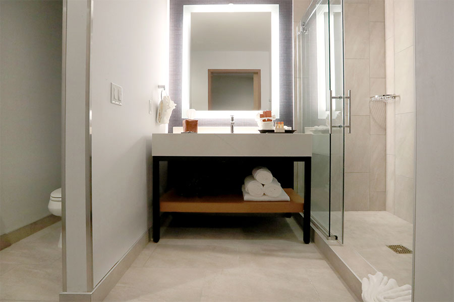 king room bathroom center view