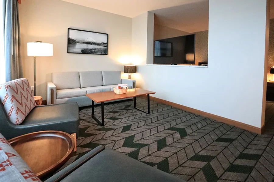tacoma deluxe king living room corner