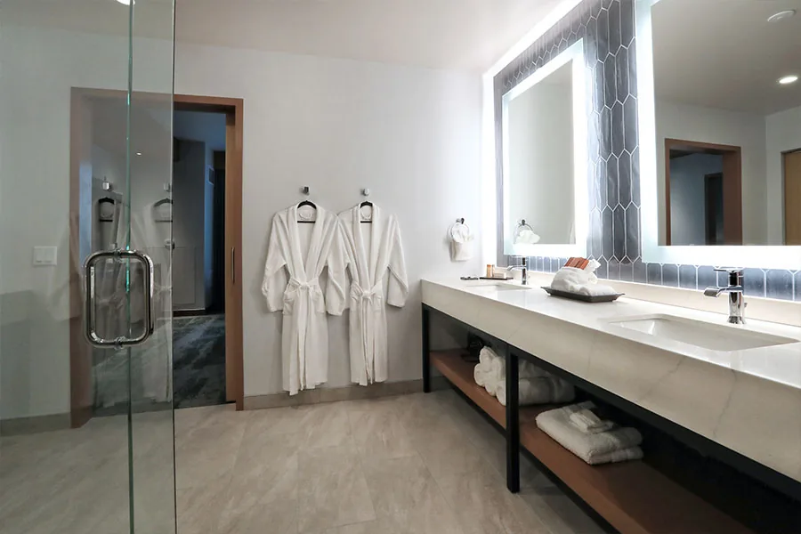 tacoma grand suite bathroom