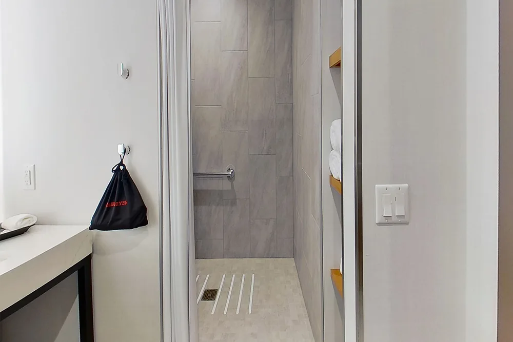 premier room bathroom